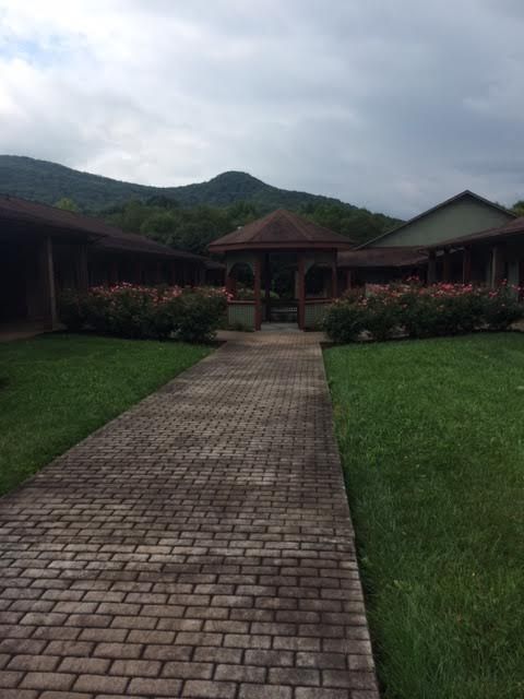 EXECUTIVE PARK SOUTH: 2700 S Roan St, Johnson City, TN 37601